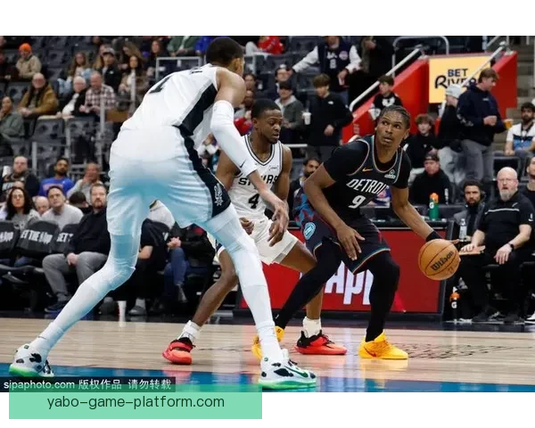 以文班亚马率马刺豪取六连胜单场二十六分十四板四助五帽空接暴扣 以文班亚马率马刺豪取六连胜单场二十六分十四板四助五帽空接暴扣