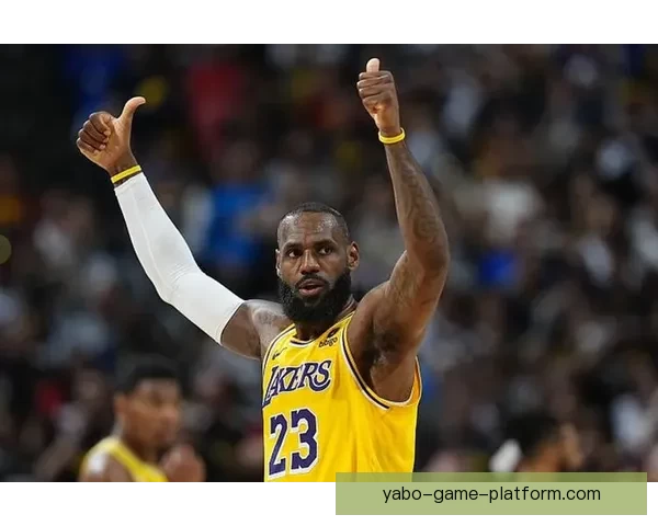 詹姆斯回顾生涯三大高光瞬间世纪封盖扣翻特里东决入选